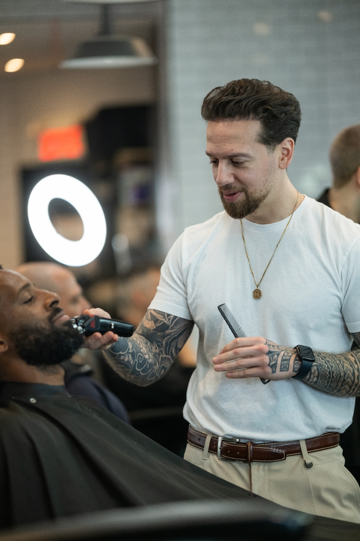 Barbier au travail